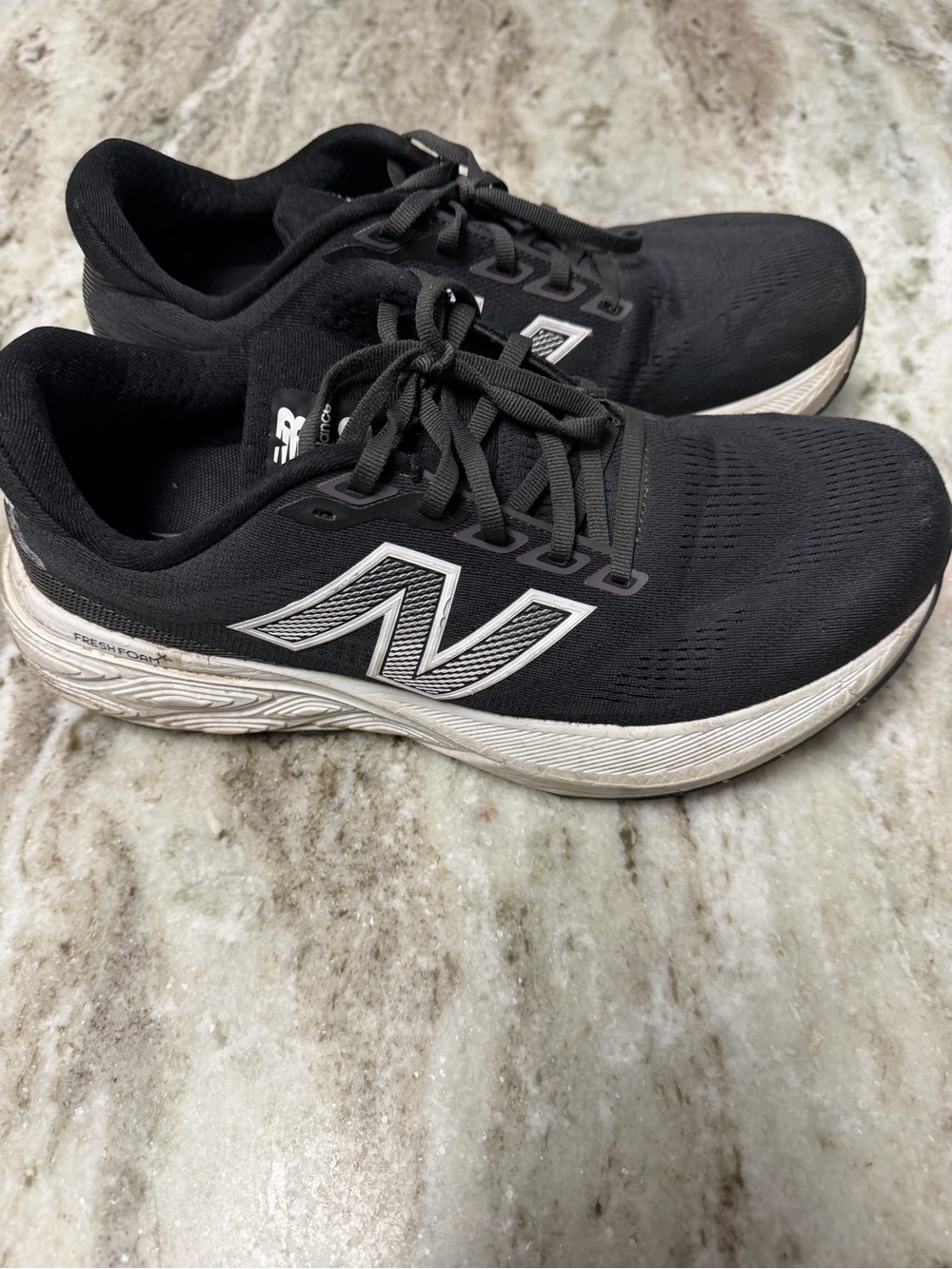 New Balance Black Athletic Running Shoes with White Midsole 10EE